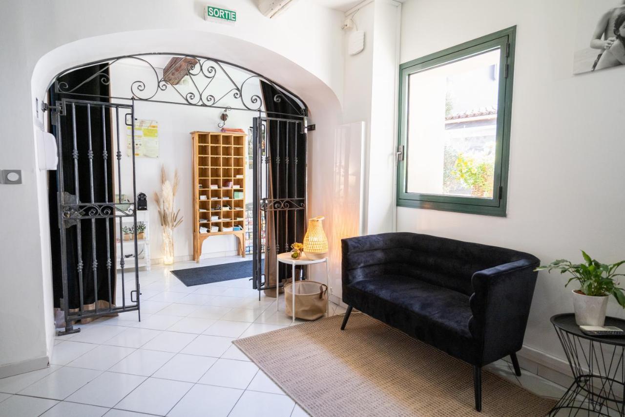 Logis Hôtel La Fenière La Bouilladisse Esterno foto