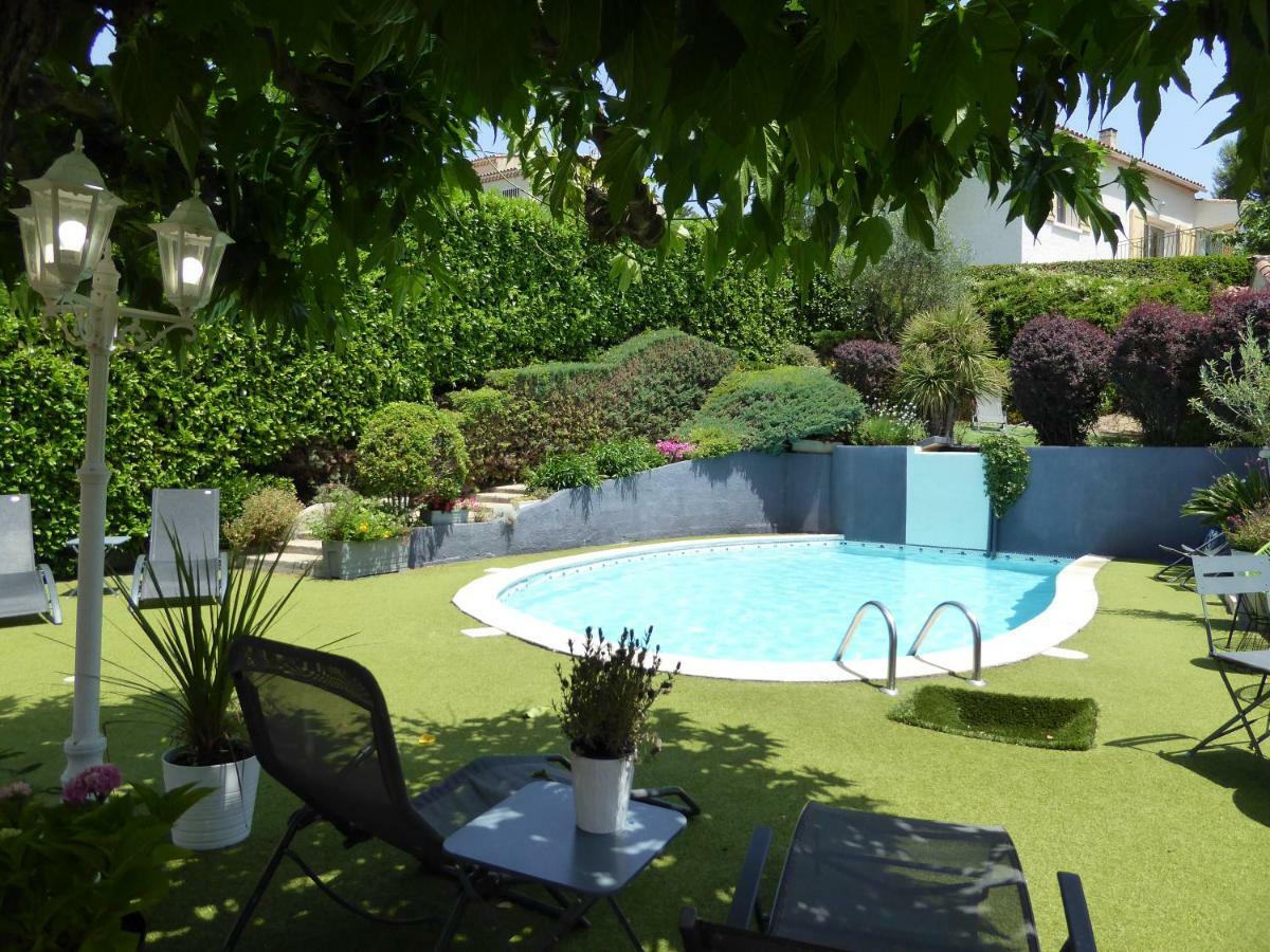 Logis Hôtel La Fenière La Bouilladisse Esterno foto